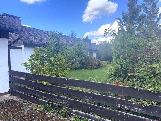 Bungalow und Vorgarten.JPG