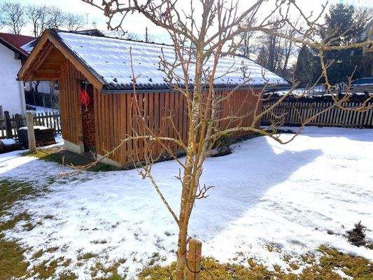 Gartenhaus und Garten.jpeg