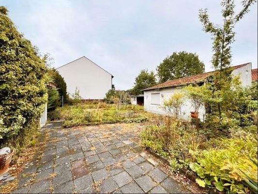 Zusätzlicher Bauplatz mit Nebengebäuden