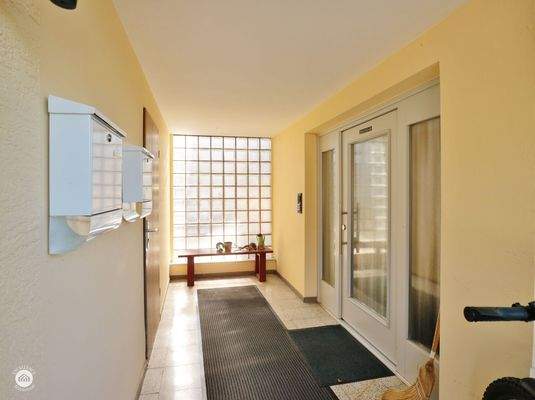 Überdachter Eingangsbereich