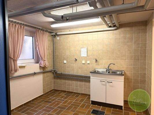 ... eigener Waschküche UND ...