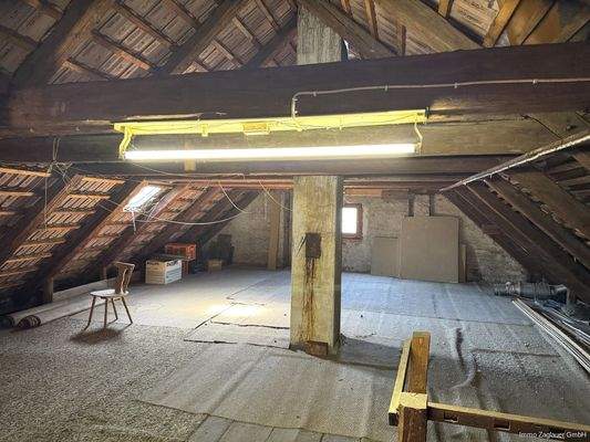 Dachgeschoss mit Ausbaupotenzial