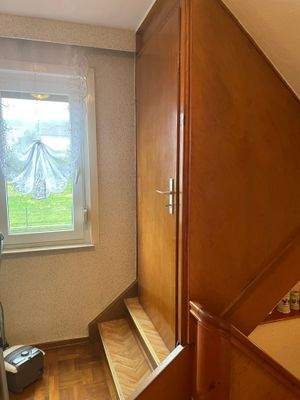 Flur Obergeschoß mit Zugang zum Dachboden.jpg