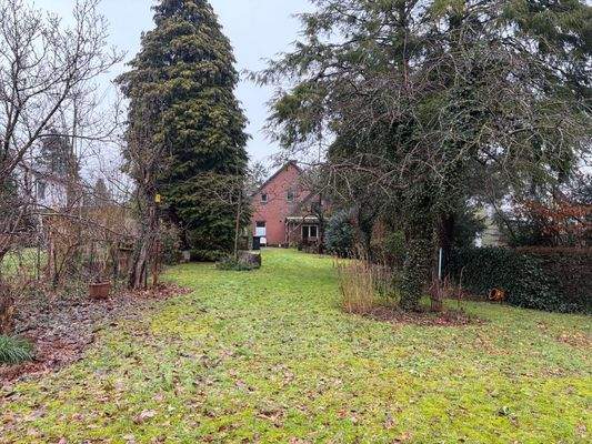 Garten mit Blick zum Haus (3)