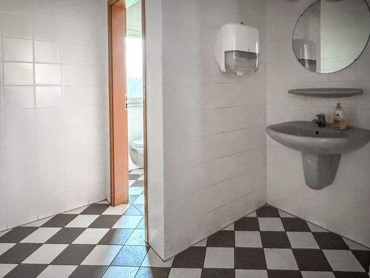 sep. Damen + Herren WC