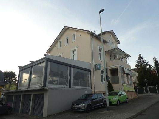 Rückansicht mit Terrasse