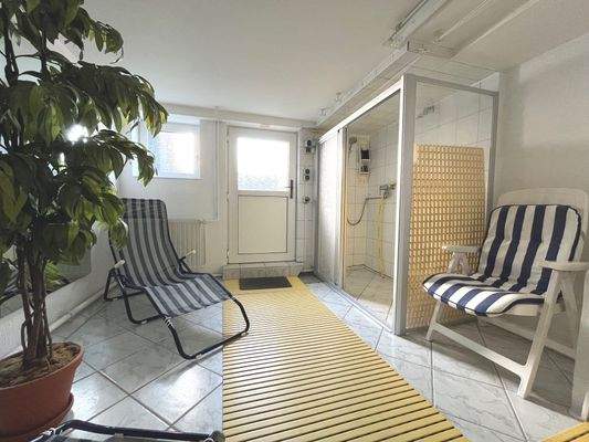 Wellnessoase mit Dusche im Keller