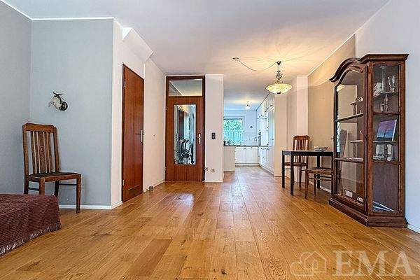 Wohnbereich mit Blick zur Küche