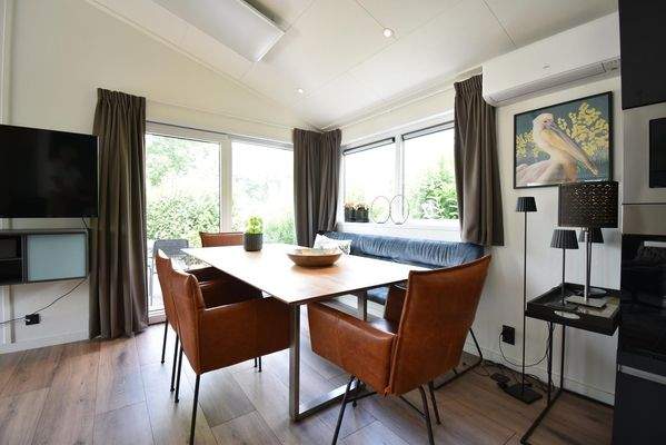 ferienhaus-kaufen-biddinghuizen-wohnzimmer-klimaan