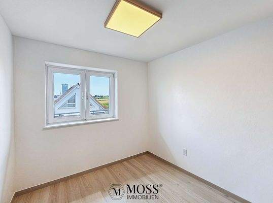 Ankleidezimmer/HomeOffice (KI)