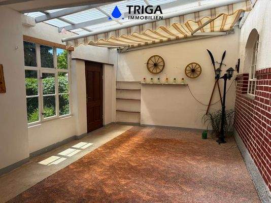 Partyraum mit Ausgang zum Garten