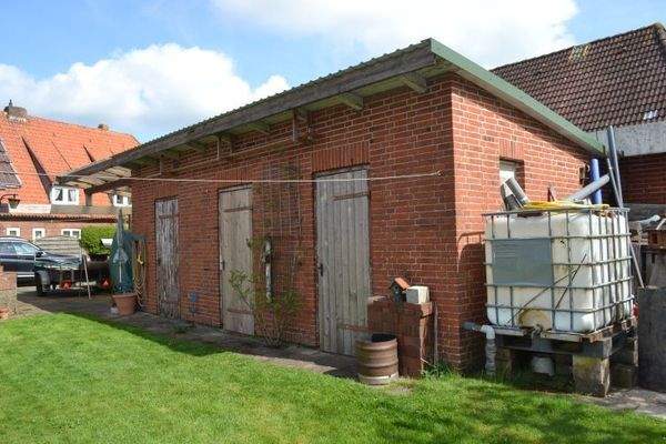 Nebengelass mit überdachter Terrasse