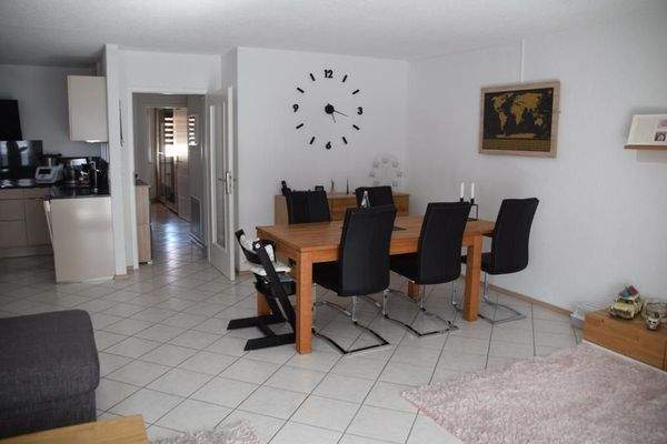 Wohn-/Esszimmer + offene Küche