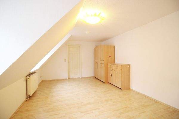 großzügiges Schlafzimmer