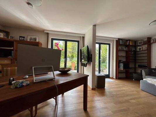 Großes Zimmer zum Arbeiten, Lesen und Entspannen