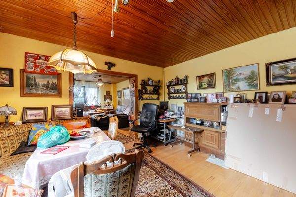 Esszimmer mit Blick ins Wohnzimmer