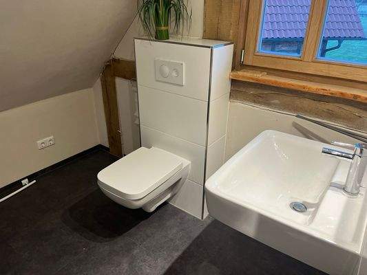 Modernes Dachgeschoss-Bad