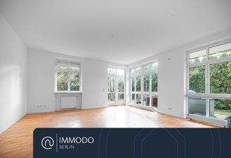 lichtdurchflutetes Wohnzimmer