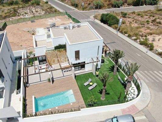 4-Bedroom Detached Properties Close to Beach in Orihuela
