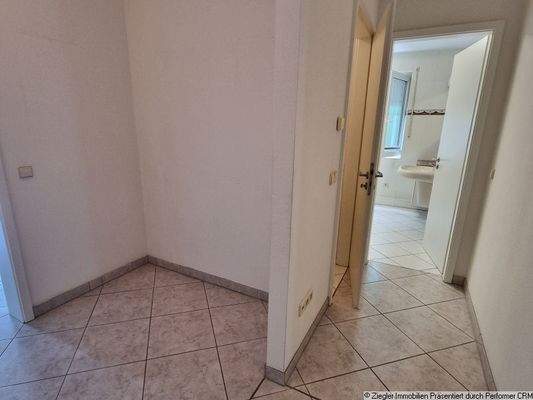 10 Diele mit Garderobe