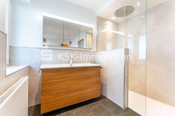 127033 Badezimmer Erdgeschoss