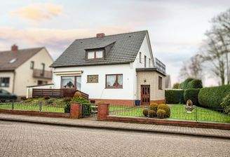 Einfamilienhaus Straßenansicht