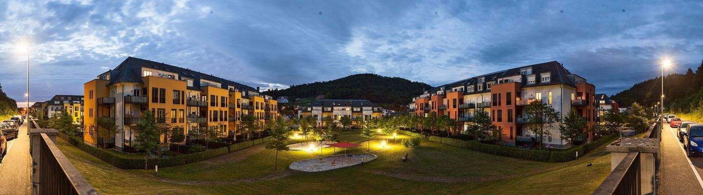 Abendliche Wohnanlage