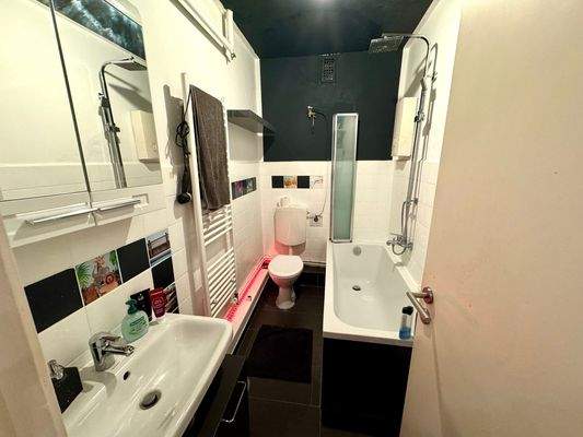 2. OG 3-Zimmer: Badezimmer