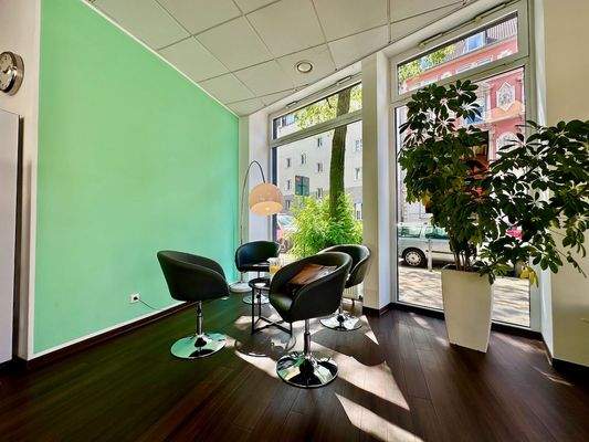 Loungebreich/Wartezone