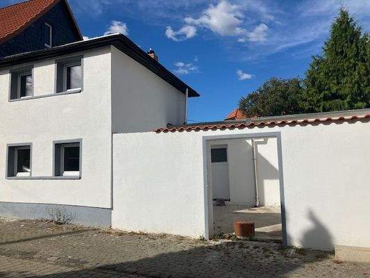 Ansicht Straße mit Terrassenzugang.jpg