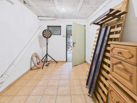 CAM01223G0-PR0176-STILL013