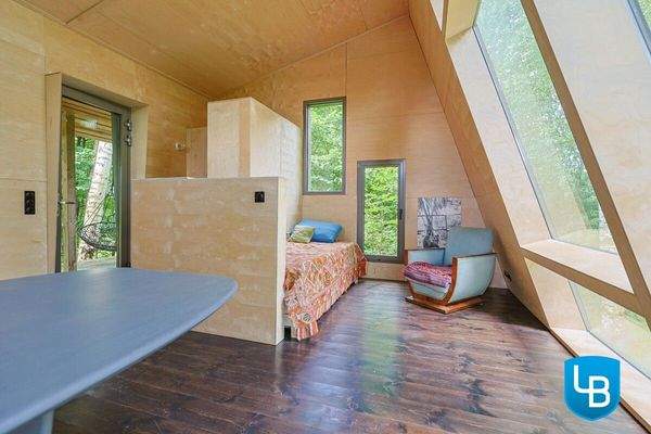 Viel Helligkeit und hohe Decken