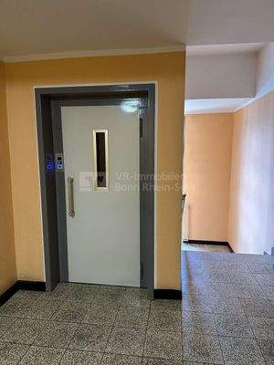 Aufzug / Treppenhaus