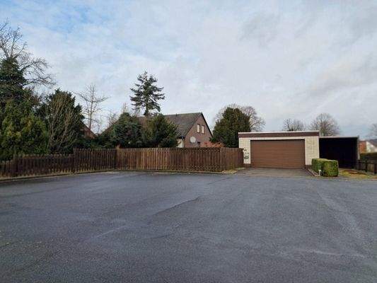 Wendehammer / Zufahrt Garage und Carport