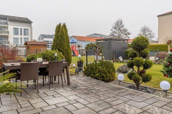 Geschmackvolle Gartenwohnung von 2013 – modern, hell und ideal gelegen