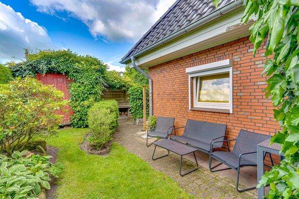 Kleine Terrasse nach Westen