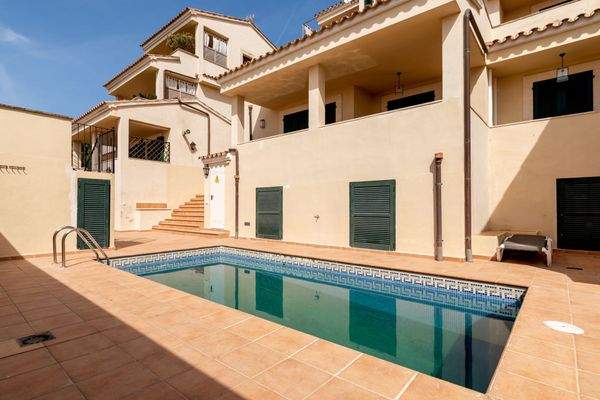 Ansicht des Komplexes mit Pool