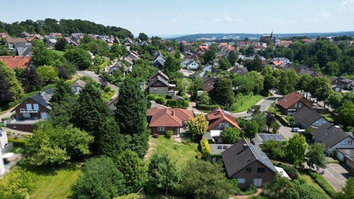 Hinteransicht und Umgebung