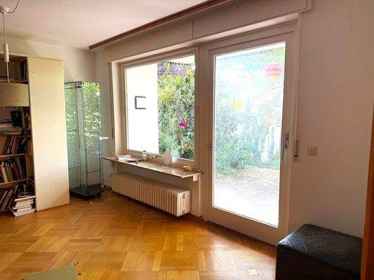 Wohnbereich mit Zugang zur Terrasse