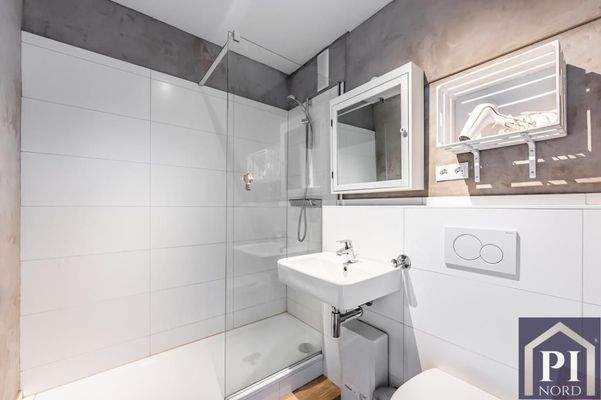 ... mit bodentiefer Dusche