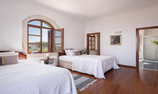 Kreta, Kournas: Luxuriöse Steinvilla mit Meer- und Bergblick