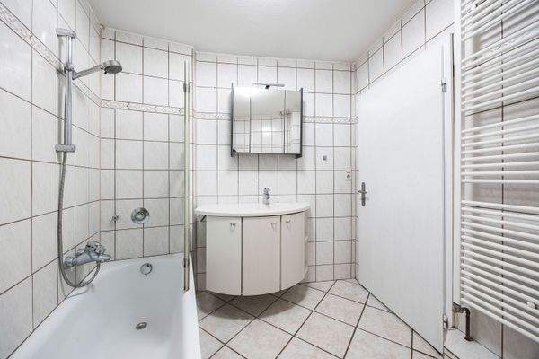 Der perfekte Startpunkt für inovative Badvisionen - ob minimalistisch, skandinavisch oder luxuriös - dieser Raum wartet auf stilvolle Idee