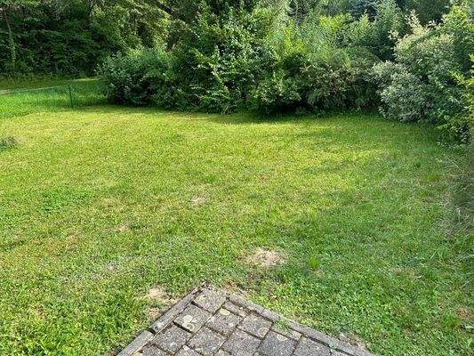 Privater Garten hinter dem Haus