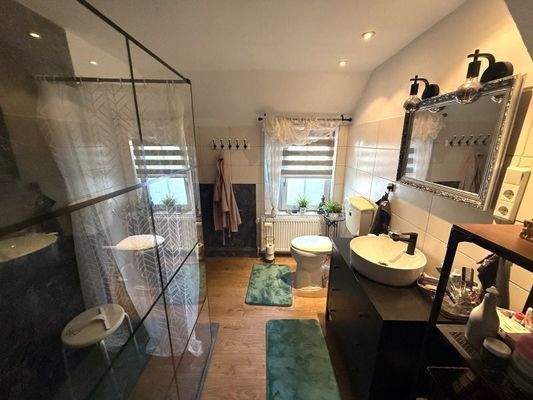 Bad EG m begehb Dusche