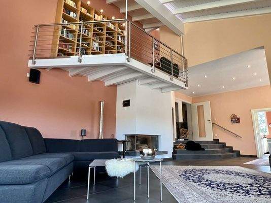 Wohnzimmer mit Galerie