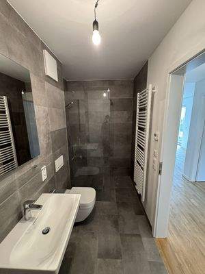 Hochwertiges Bad mit modernen Armaturen