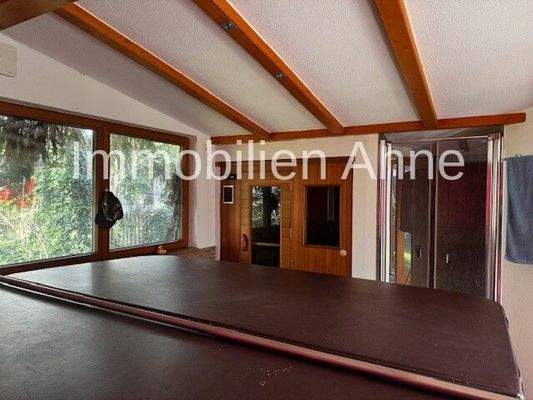 Whirlpool mit Dusche und Saune