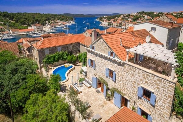 Exklusive Steinhausvilla auf der Insel Brac in Toplage