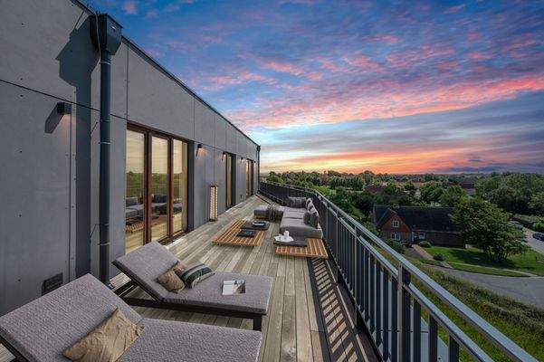 Dachterrasse mit Sonnenuntergang