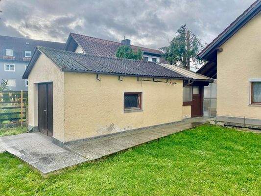 die Garage mit Nebenraum